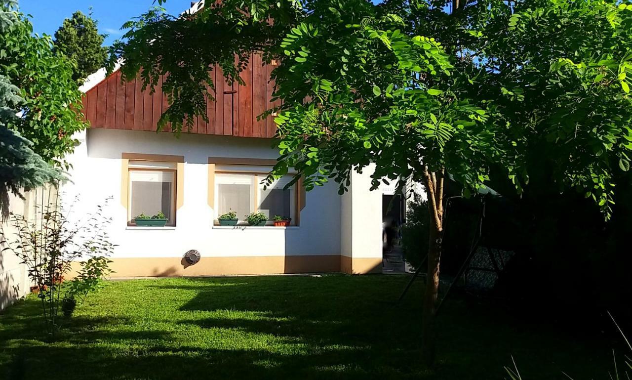 Júlia Vendégház Sarród Exterior foto