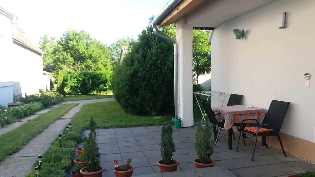 Júlia Vendégház Sarród Exterior foto