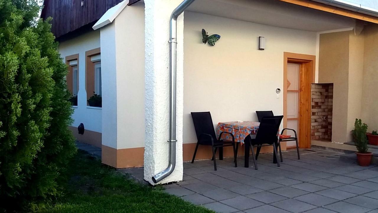 Júlia Vendégház Sarród Exterior foto